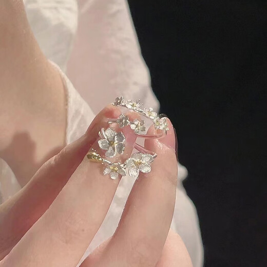 BJYL [Blooming Flowers] Camellia Ring Girl Friends Ring A niche Design Simple Opening Couple Gift Couple + Exquisite Gift Box