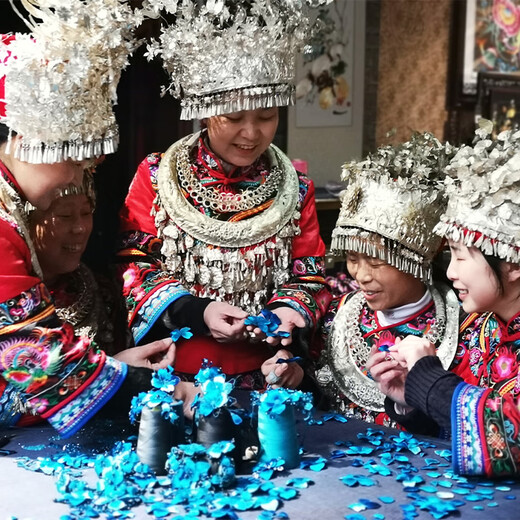 Forbidden City Culture Fragrant Courtyard Brooch High-end Ladies Corsage Accessories Pin Mulberry Silk Intangible Cultural Heritage Miao Embroidery Skills Forbidden City Cultural Creation Birthday Gift for Girlfriend