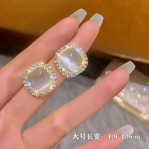 Danbi earrings for women, retro, high-end, light luxury gift, new style, versatile earrings, birthday gift for mom and girlfriend, silver needle (small size 1.5 x 1.5) square earrings