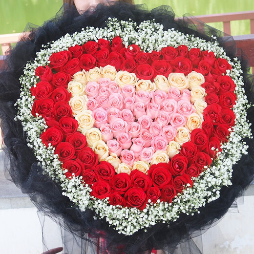 Come to Yike Flower Express to express your love for your girlfriend with a bouquet of 99 red roses as a birthday gift. Delivered nationwide in the same city. 99 mixed roses and love style.