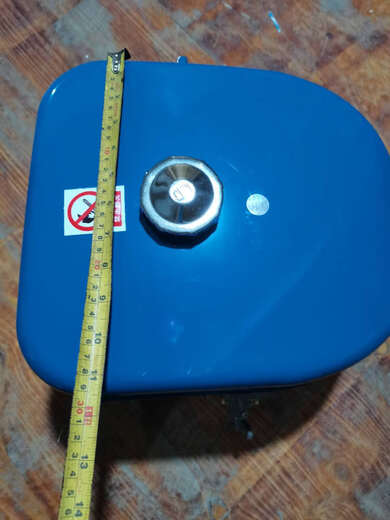 Agricultural machinery accessories are suitable for Xinhui Jinfeng walking tractor and Shaoguan walking tractor accessories modified to increase the fuel tank