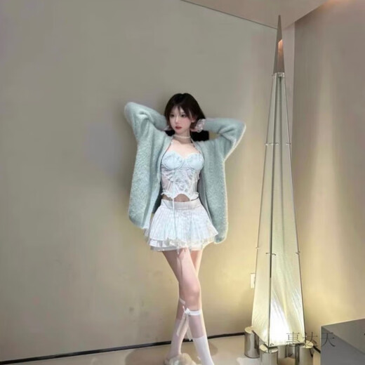 French retro sexy pure lust tank top with small suspenders for inner and outer body shaping waist fishbone bra strapless black night shrimp powder suit top + underwear