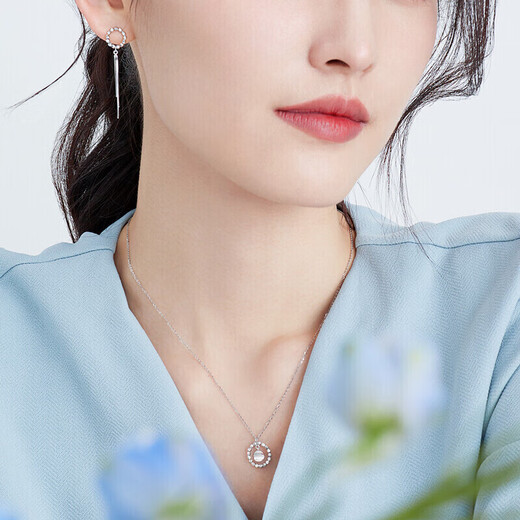 Lukfook Jewelry Platinum 950 Fashion Ring Tassel Style Platinum Stud Earrings Price Approximately 2.05g