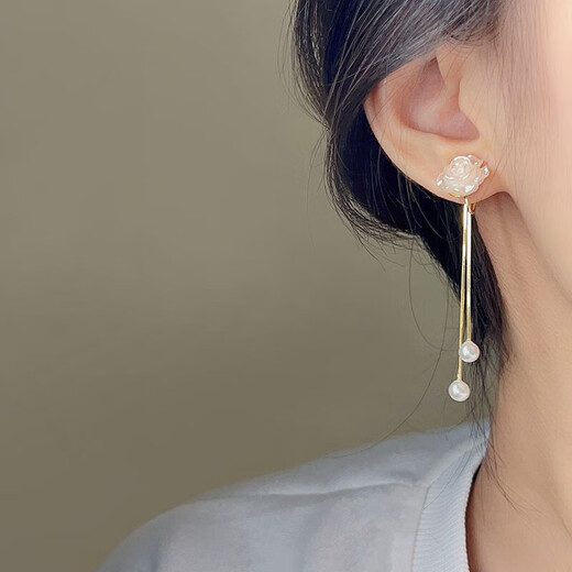 Bo Na Ling Camellia Tassel Ear Clip No piercing earrings Painless Light Luxury Earrings Feminine Socialite French Camellia Camellia Tassel Ear Clip