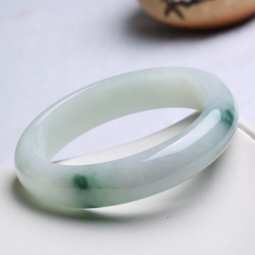 Yixin Jade returns to the market on 11.11. Grade A jadeite bracelet. Ice-waxy jadeite floating flower jadeite bracelet. Inner diameter is about 57-58mm.