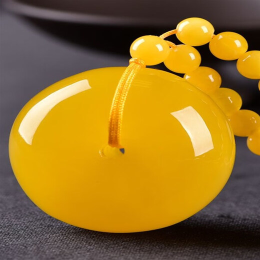 Mussel natural chicken fat yellow beeswax water drop Pixiu pendant raw stone safe buckle Wushi brand necklace sweater chain amber men and women small safe buckle certificate 0g