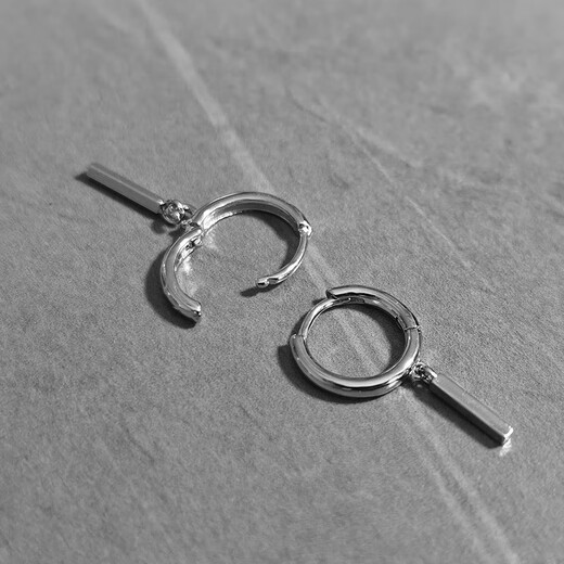 Core luxury men's silver earrings for ear piercing, high-end sense, niche sense for boys, handsome men's fashion pendant earrings, single