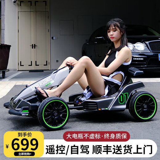 Le kart électrique pour enfants Samat peut accueillir des adultes, des hommes et des femmes, des bébés et des enfants et peut conduire une voiture jouet télécommandée à quatre roues, rechargeable, gris chevalier, batterie 12 V + télécommande + musique Bluetooth, rétractable et réglable.