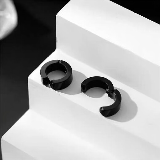 Bo Na Ling No Piercing Ear Clip Men's Trendy Hip Hop Cool Titanium Steel Earrings Handsome Students Men and Women No Punching Fake Earrings Black Silver 8 Pack Ear Clips 2 Pairs Black + 2 Pairs Silver