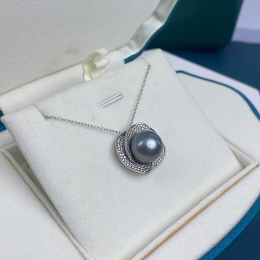 Precious Tahitian black pearl pendant 12-13mm flawless round strong light seawater pearl pendant s925 silver free silver chain