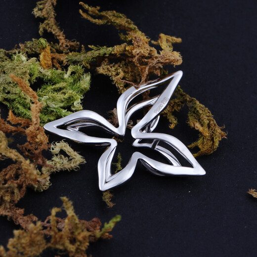 Guohua Jewelry Platinum PT950 Fashion Abstract Butterfly Four-Leaf Clover Pendant Necklace Approximately 3.73 grams