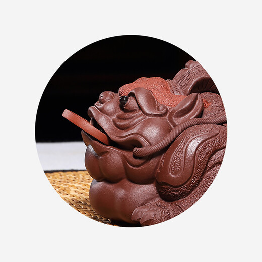 Hidden pot world Yixing three-legged golden toad purple sand tea pet home hidden tea play tea ceremony tea set ornaments good luck in the head good luck in the head