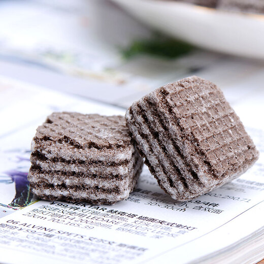 Ma Qixinxin imported from Malaysia vanilla wafer sandwich biscuits snacks snack snacks mini cubes 90g