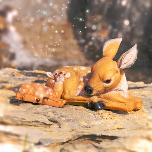 Leaves move with the wind in the outdoor courtyard, simulated sika deer ornaments, resin animal model sculptures, garden furnishings, desktop entrance decorations, small sika deer