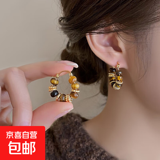 Autumn and winter Maillard retro earrings, popular earrings for women, niche design, high-end earrings for birthday gifts, golden oval imitation tiger eye stone earrings, one pair