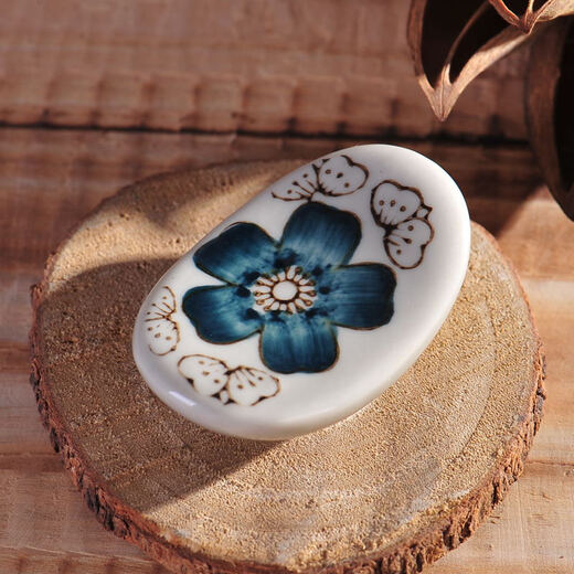 Oukehong Japanese-style underglaze color tableware ceramic chopstick holder chopstick holder chopstick holder pillow Chinese tableware creative chopstick holder 4 auspicious flowers