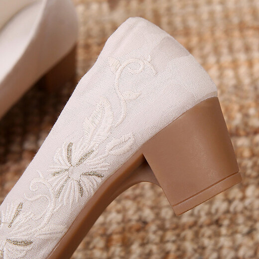 Juan's silk tea art teacher old Beijing cloth shoes women's new ancient style Hanfu cheongsam thick heel single shoes light mouth Chinese style embroidered shoes Beige 37