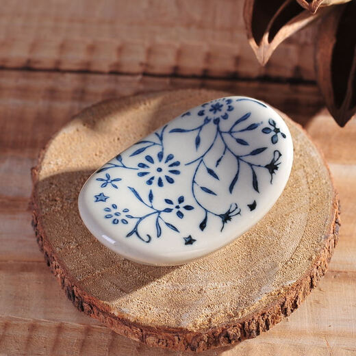 Oukehong Japanese-style underglaze color tableware ceramic chopstick holder chopstick holder chopstick holder pillow Chinese tableware creative chopstick holder 4 auspicious flowers