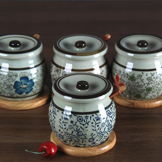 Japanese style four seasons underglaze color high temperature resistant ceramic salt jar chili oil spicy jar kitchen lard jar seasoning jar seasoning jar seasoning box small blue and white seasoning jar (with porcelain spoon) 300ml