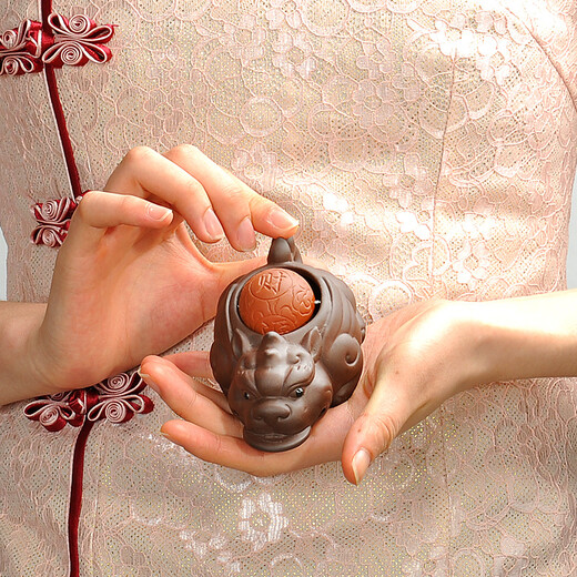 Tang Feng Zisha Tea Pet Money Rolling Golden Toad Tea Set Tea Tray Ornaments Water Spray Treasure Golden Toad Tea Table Accessories Money Rolling Tea Pet (Same Style as Yuhui Peer)