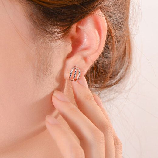 Yuanshengfu New PT950 Round Carved Platinum Ear Bag Fashionable Simple Versatile Platinum Earrings 1.54g