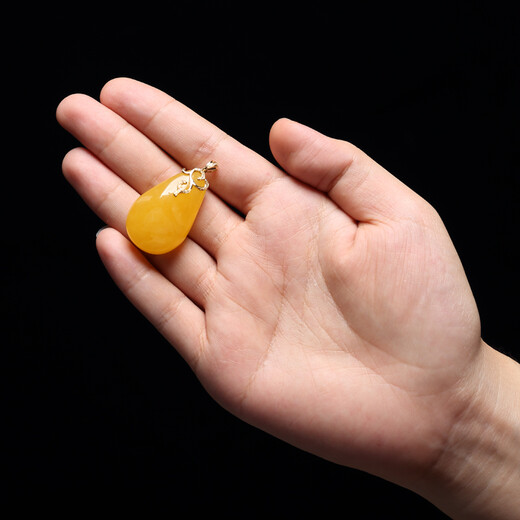 Ouchini beeswax pendant, heart-flying, natural amber 18k gold inlaid with honey-filled water drop pendant for women, beeswax pendant needs to be customized