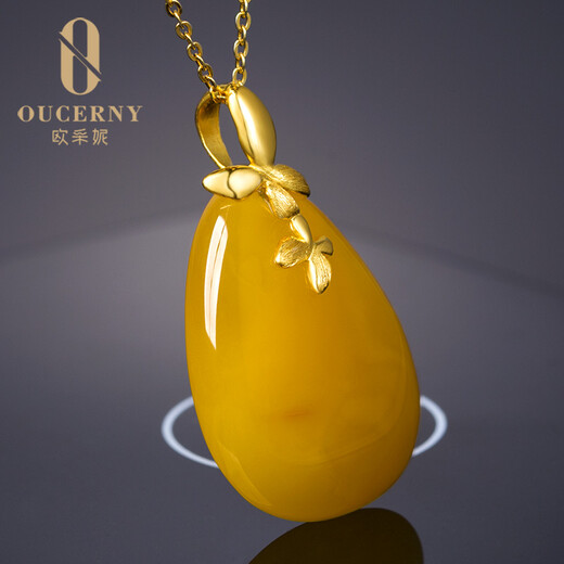 Ouchini beeswax pendant, twin flowers, 18k gold inlaid with chicken fat yellow, natural amber water droplets full of honey pendant, female certificate m037 (chrysanthemum), free silver chain