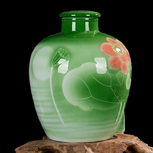 So red that it turns purple Jingdezhen wine jar ceramic wine jar soaked wine jar homemade wine jar hand-painted carved lotus stainless steel faucet 50Jin Jin equals 0.5 kg