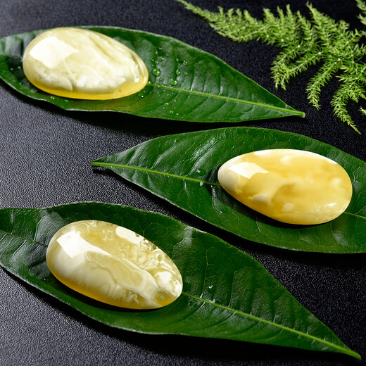 OUCERNY Beeswax Pendant Chicken Oil Red Yellow Amber White Nectar Water Drop Necklace Sweater Chain Collectible Orphan Russian Material as a Gift Selected 15g+ Select the Best Shipment One Product One Certificate