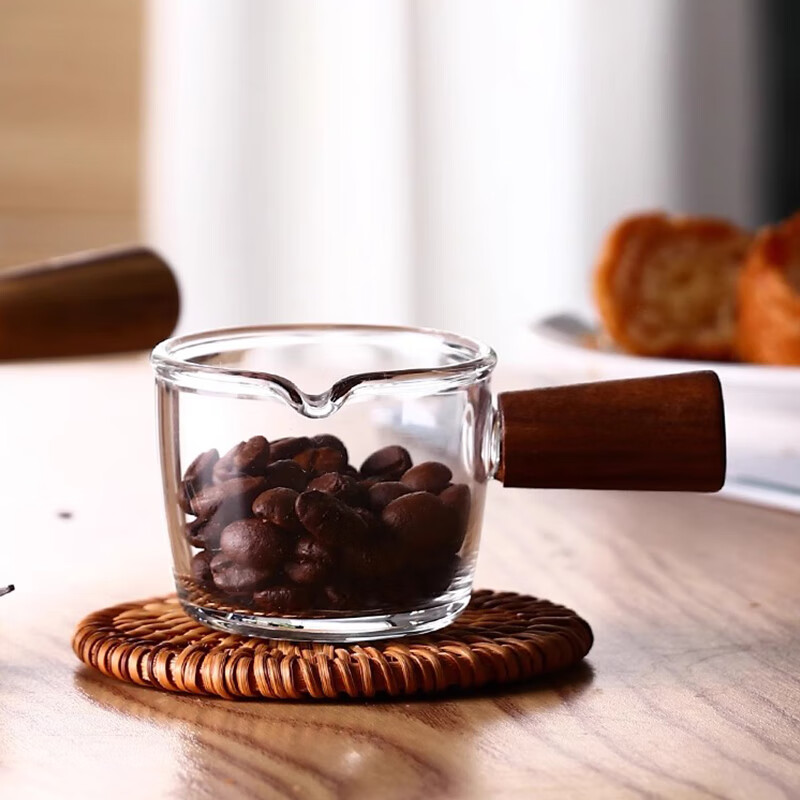 Weimingnuo espresso cup with handle, small milk cup, milk pot, milk cup, pointed spout, glass cup, coffee utensil, wooden handle, 100ml