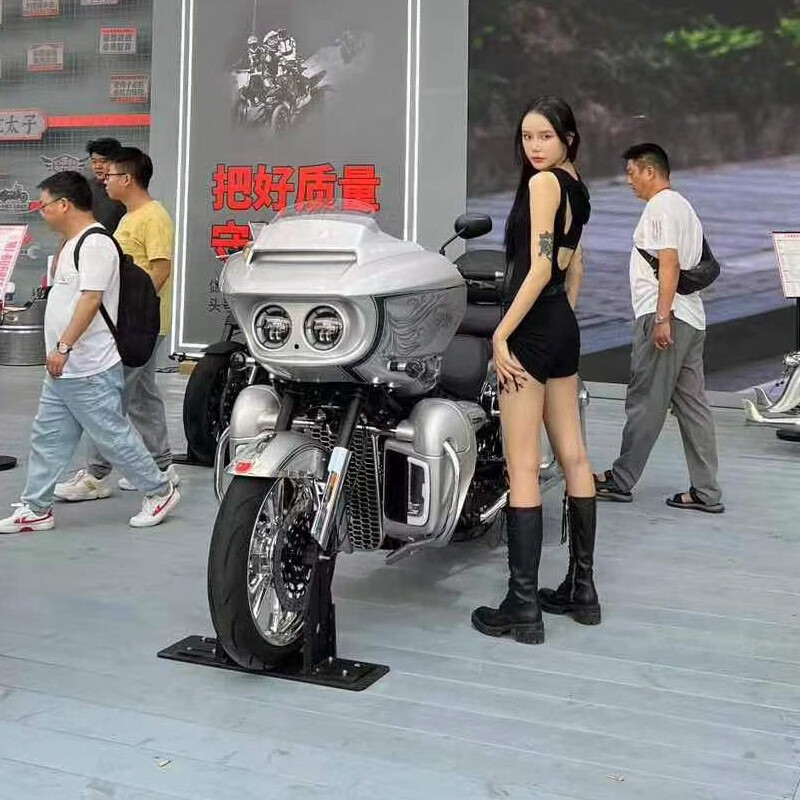 Xiangshuai Mojiang 919 retro motorcycle cruise Prince V-shaped twin-cylinder 800CC water-cooled domestic motorcycle large row motorcycle Mojiang 919MAX version silver