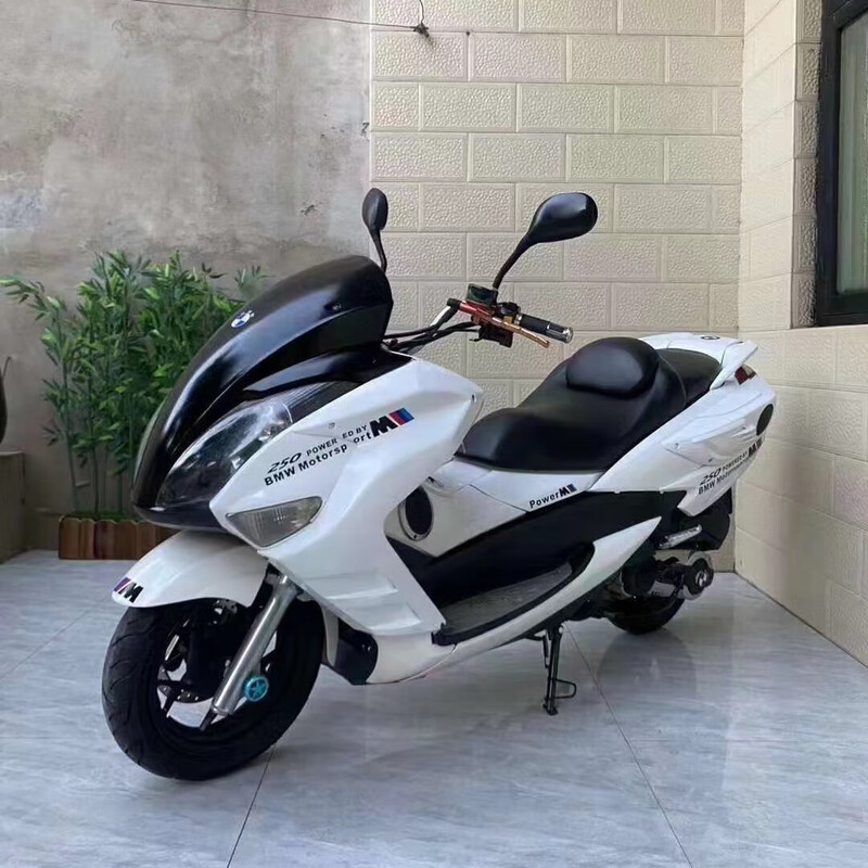 Second-hand Yamaha Majestic T3 cruise big pedal 150CC Dachuan T9 travel big sheep motorcycle black naked bike (not licensed)