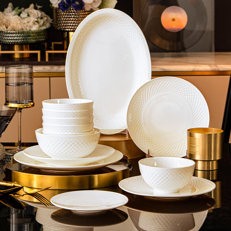 Hanming's high-end underglaze color bowls, plates, and tableware set for home use European-style Jingdezhen ceramic bowls, chopsticks, and dishes set for housewarming, suitable for dishwashers | leather suitcase | 70-piece set