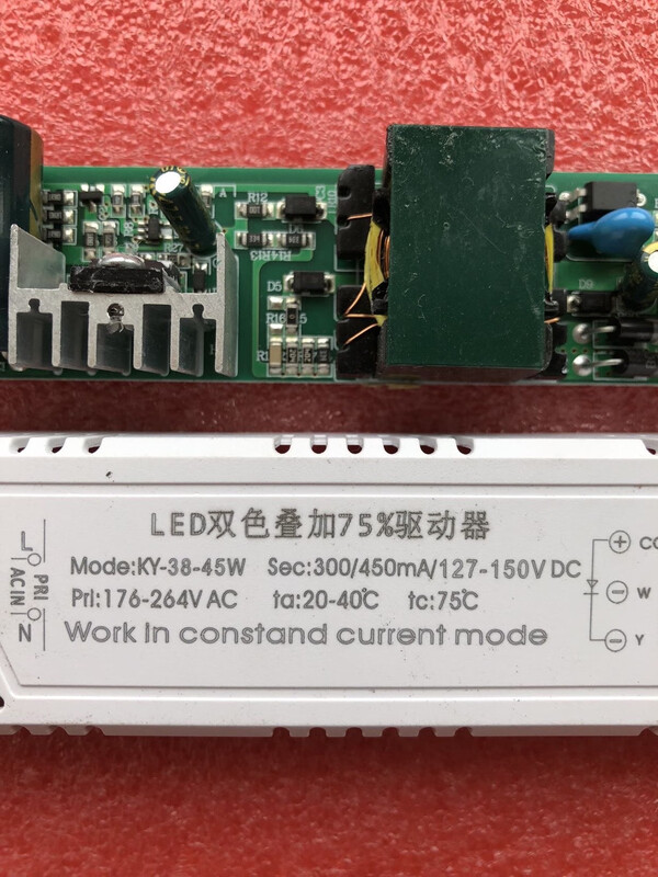 LED dual-color superposition 75% isolation drive power 300/450mA three-color dimming 20-36W controller 127-150v38-45W
