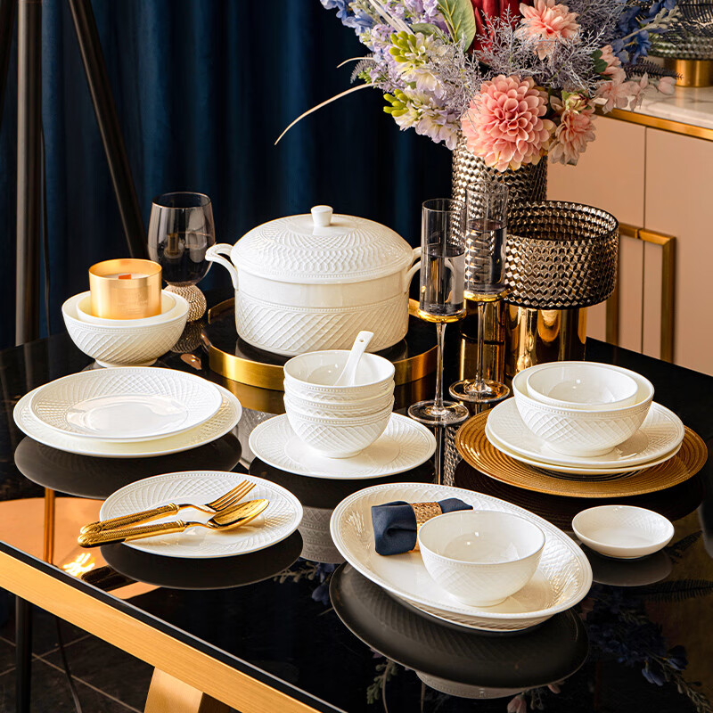 Hanming's high-end underglaze color bowls, plates, and tableware set for home use European-style Jingdezhen ceramic bowls, chopsticks, and dishes set for housewarming, suitable for dishwashers | leather suitcase | 70-piece set