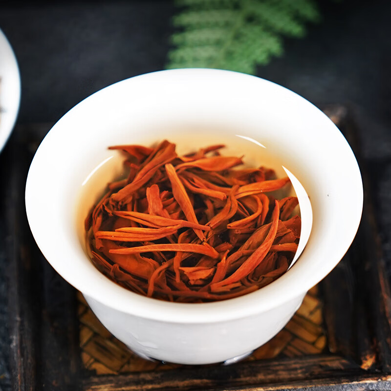 A cup of fragrant tea leaf black tea Yunnan ancient tree Yunnan red gold bud gold 500g 2025 new tea new year gift box for self-drinking in bulk