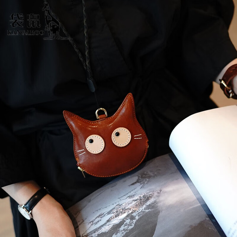 Kangaroo (KANGAROO) vegetable tanned cowhide cute cartoon cat retro halter neck coin purse key bank card earphone storage bag light brown