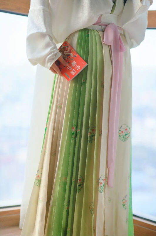 Oriental Aesthetics Pocket Book Chinese Colors Chinese Traditional Colors Portable Edition Traditional Color Collection Oriental Color Charm National Style Culture Popular Science Appreciation Produced by Huike