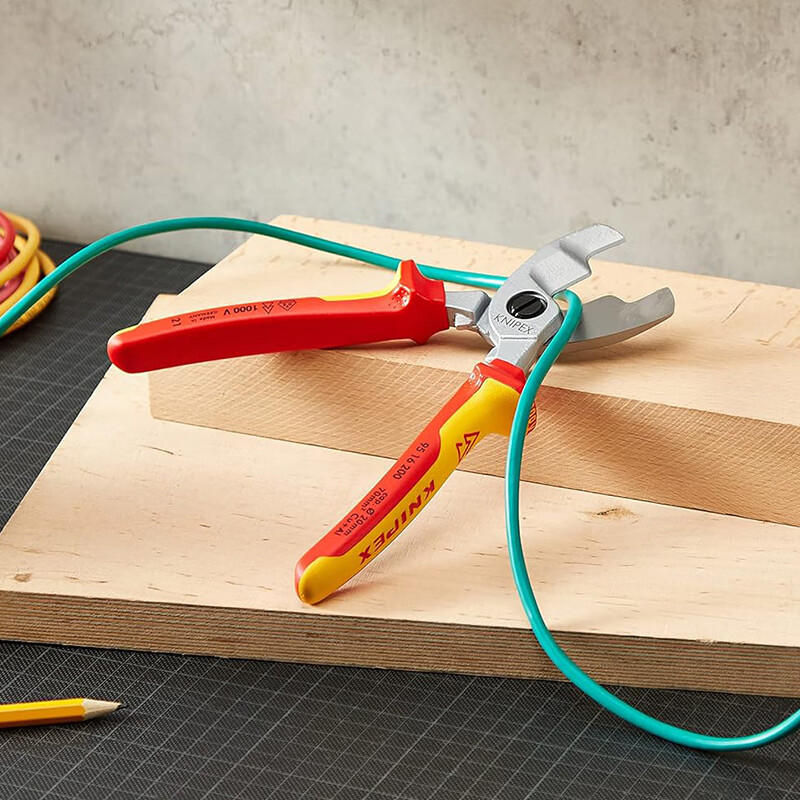 KNIPEX 95 16 200 8-inch insulated cable cutter, German labor-saving tool, double-edged, comfortable to operate, 8-inch cable cutter