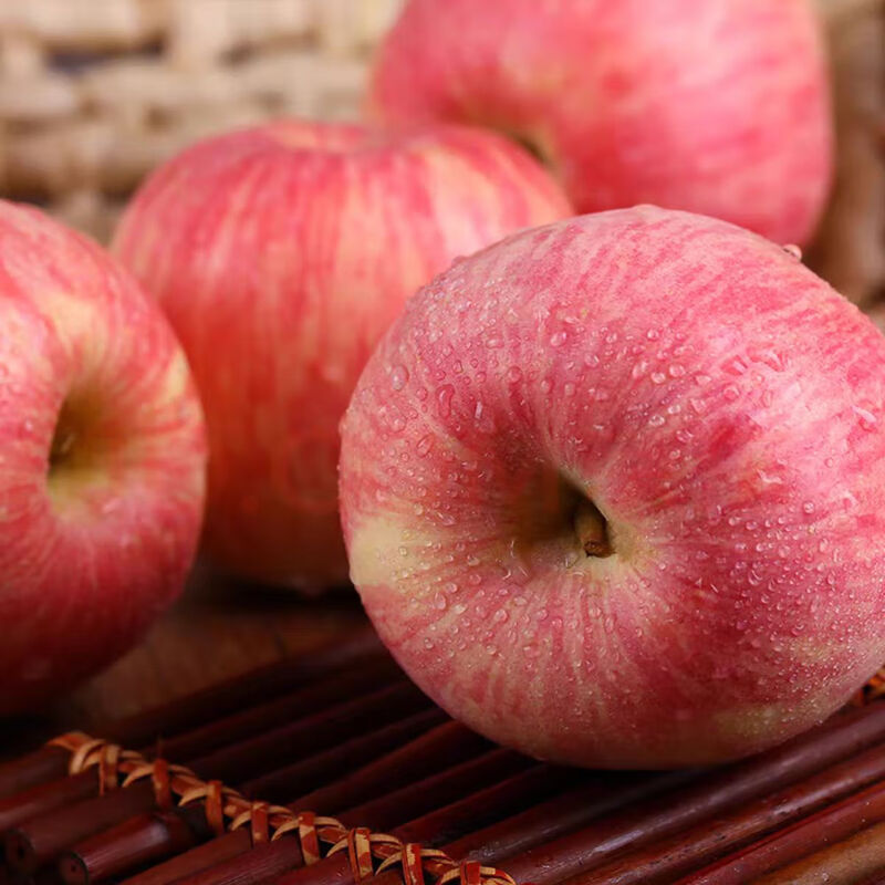 Zhu's Orange Organic Plateau Apple Red Fuji Fresh Fruit High-end Seasonal Apple Whole Box Fresh Gift Box Gift Box 12 Fruits for Family Taste, About 5 Jin in Box