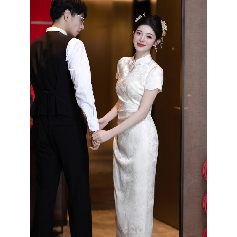 She plays the new Chinese style champagne color daily all-inclusive cheongsam toast dress bridal dress certificate registration female engagement dress champagne color M