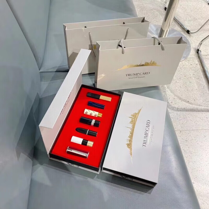 D&F Austrian version lipstick, perfume sample makeup gift box set Chinese Valentine's Day birthday gift for girlfriend and best friend, twelve pieces of love at first sight, with handbag