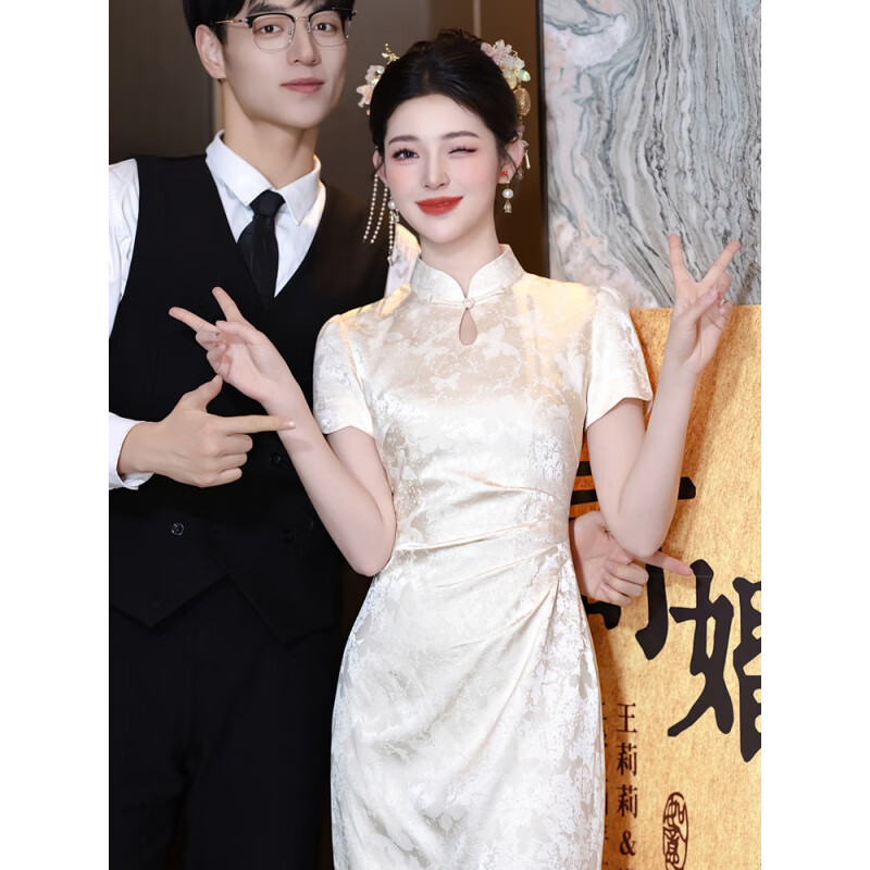 She plays the new Chinese style champagne color daily all-inclusive cheongsam toast dress bridal dress certificate registration female engagement dress champagne color M