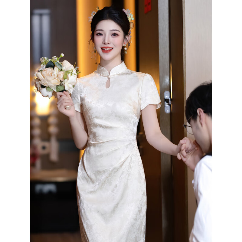 She plays the new Chinese style champagne color daily all-inclusive cheongsam toast dress bridal dress certificate registration female engagement dress champagne color M