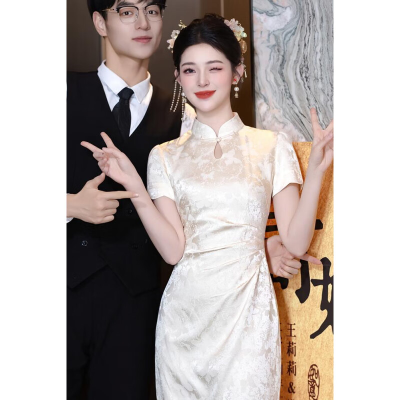 She plays the new Chinese style champagne color daily all-inclusive cheongsam toast dress bridal dress certificate registration female engagement dress champagne color M