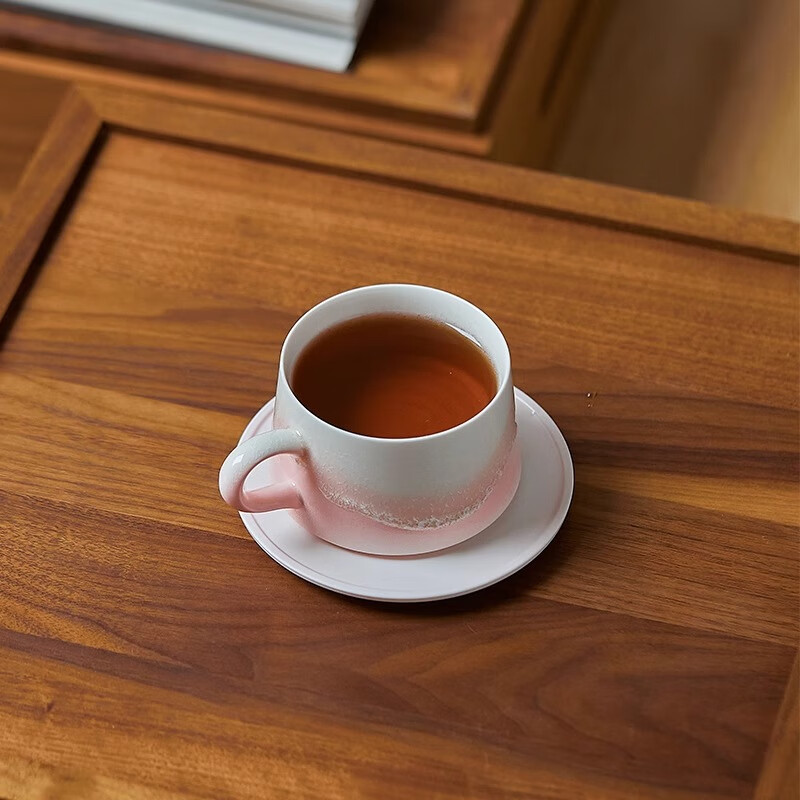 Amber powder ceramic coffee cup and saucer set for couples, underglaze gift box for girlfriend, birthday gift for Valentine's Day, amber powder coffee cup gift box, 1 piece 220ml