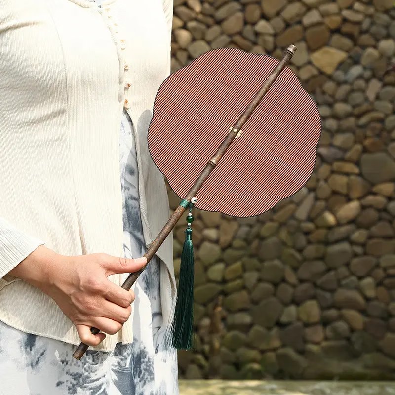 Bamboo silk waist fan, national style round fan, hand-woven fan, creative jewelry, large lacquer tail round fan, bamboo handle cattail fan, folding fan, folding waist fan, plum blossom style (brown), no specifications