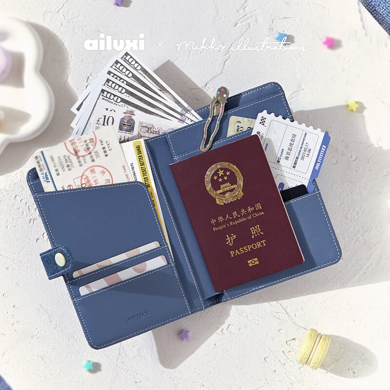 Ailuxi's new cute co-branded passport storage bag, large capacity hand wallet and card bag, two-in-one birthday gift for girlfriend