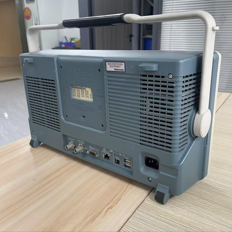 TEKTRONIXTEKTRONIX Tektronix oscilloscope DPO4104 DPO4054B MSO4034B MSO4104B Please consult customer service for the price