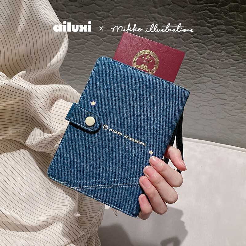 Ailuxi's new cute co-branded passport storage bag, large capacity hand wallet and card bag, two-in-one birthday gift for girlfriend